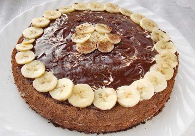 Răsfață-te cu un tort delicios de post – cu banane și ciocolată de post
