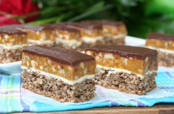 Prăjitură Snickers – Iată rețeta tradițională a prăjiturii Snickers
