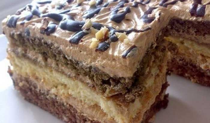 Prăjitura Charlotte – Cu Cremă de Cafea și Blat din Nuci