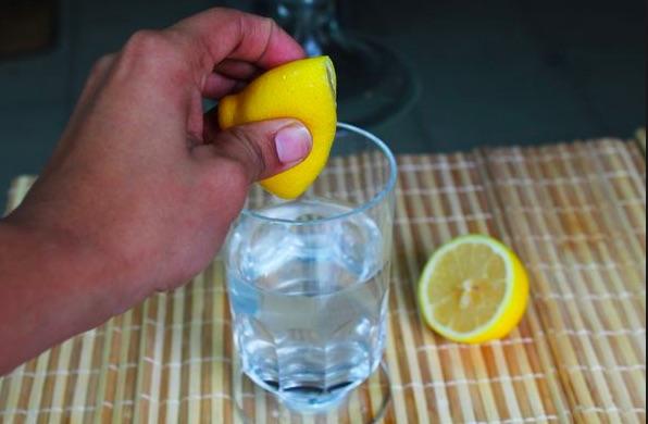 Apa cu lămâie – Dieta care te ajută să slăbești 10 kg într-o lună