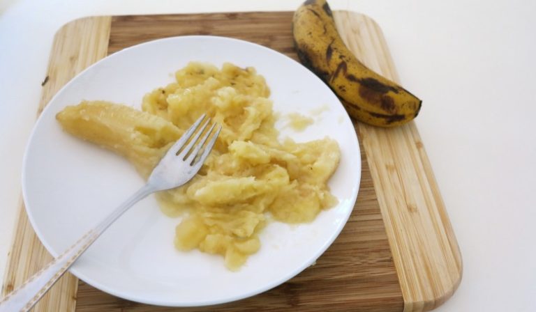 Pasează banana și adaugă aceste două ingrediente – Scapi rapid și eficient de tuse